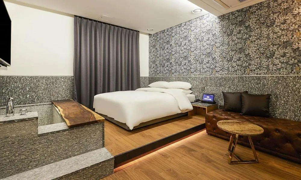 Incheon Guwol Hotel Bay 204 3*,